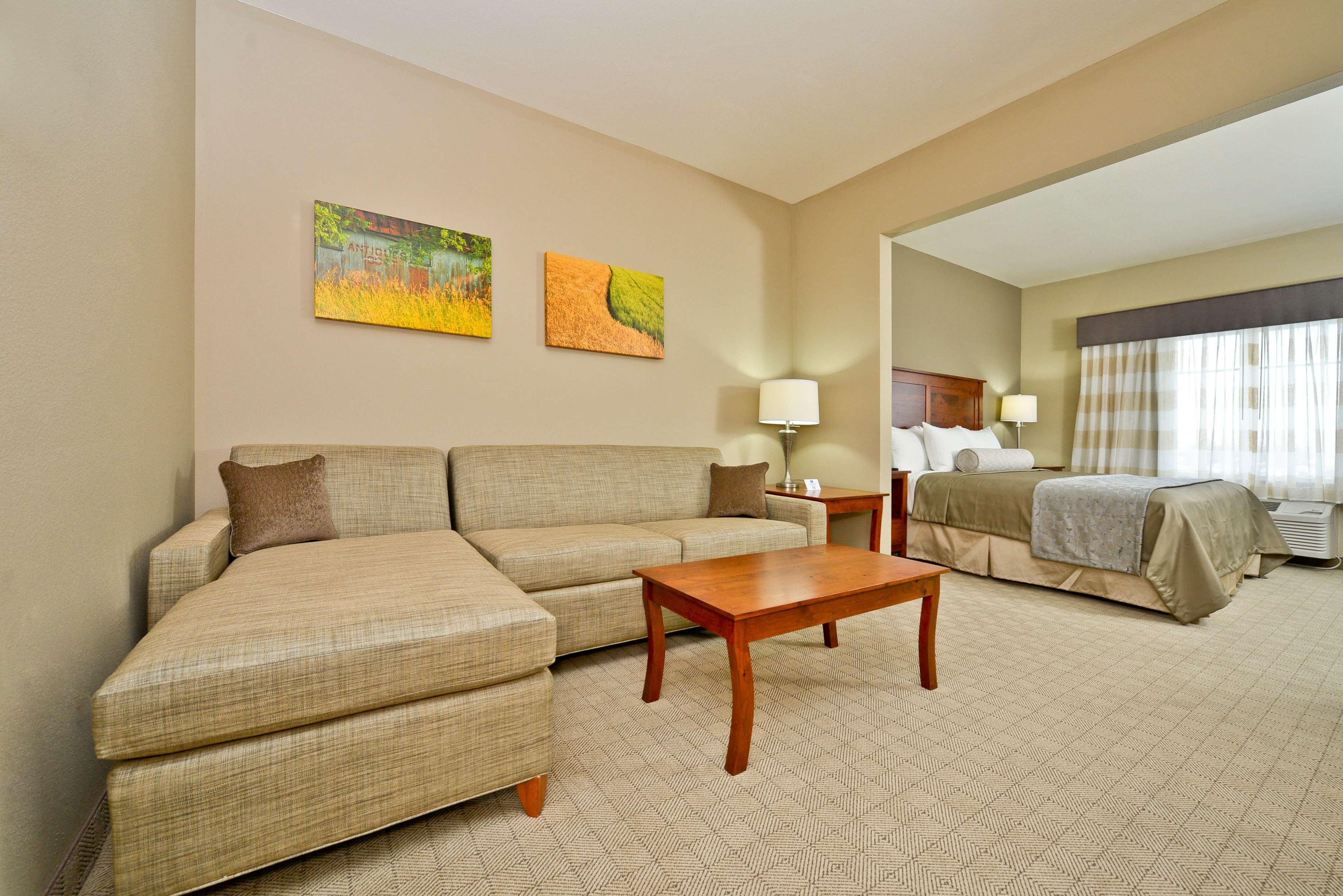 Best Western Plus Green Mill Village Hotel & Suites Arcola Εξωτερικό φωτογραφία